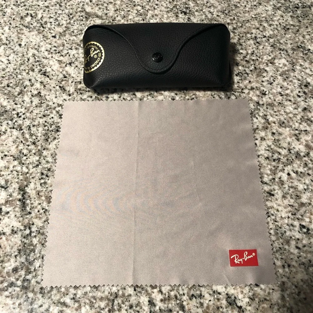 Ray Ban Aviator Sunglass  Protective Case And Cleaning Cloth Black EUC